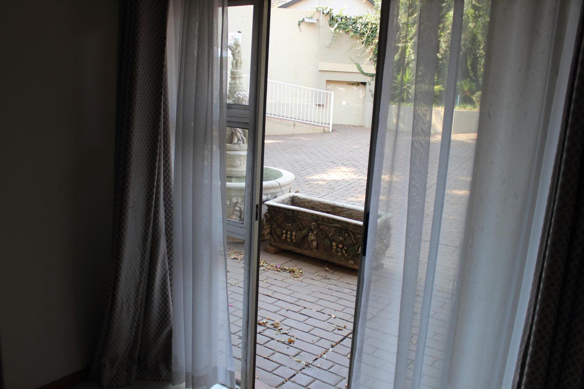 Purple Olive Guest House Претория Екстериор снимка