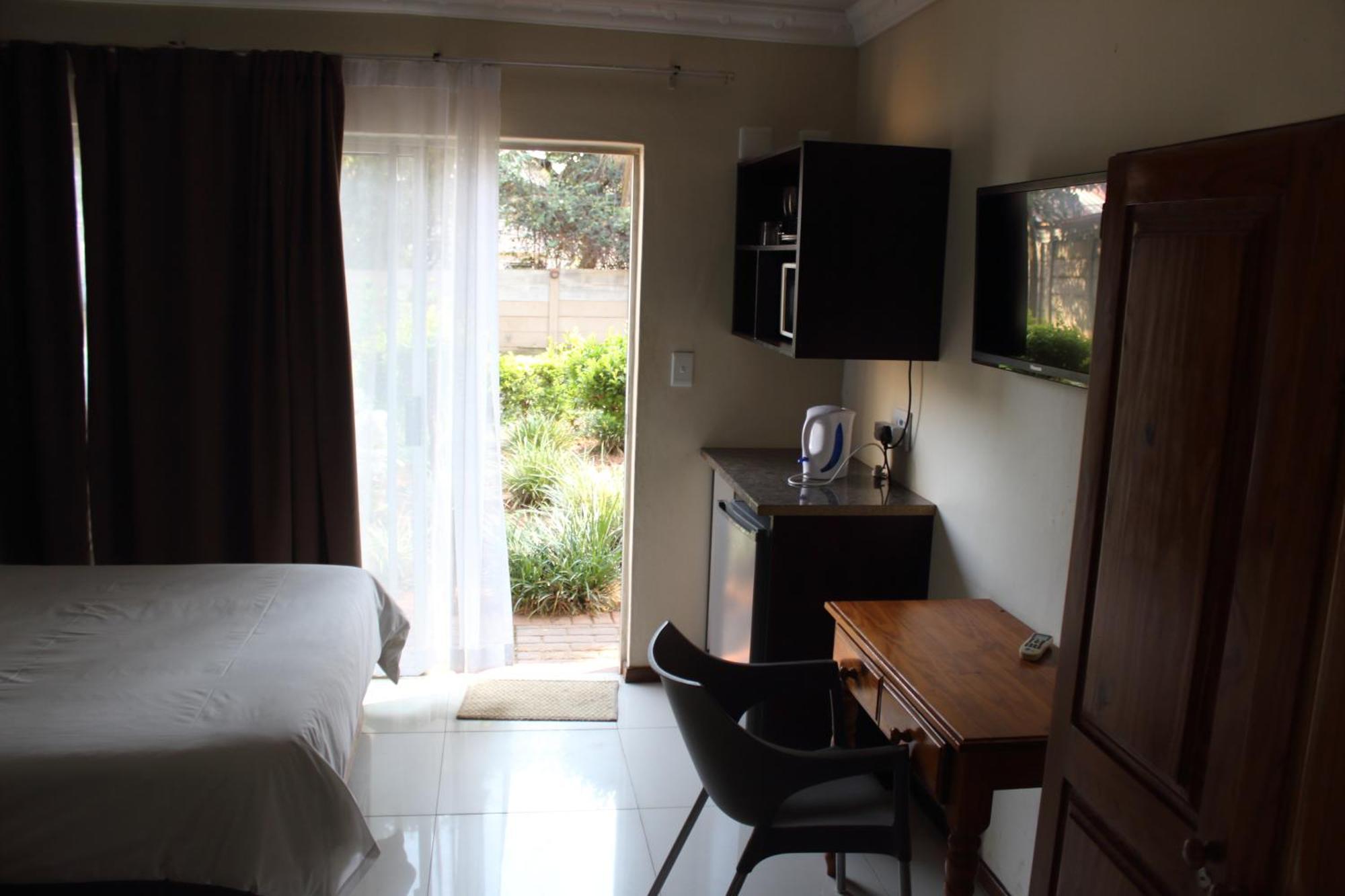 Purple Olive Guest House Претория Екстериор снимка