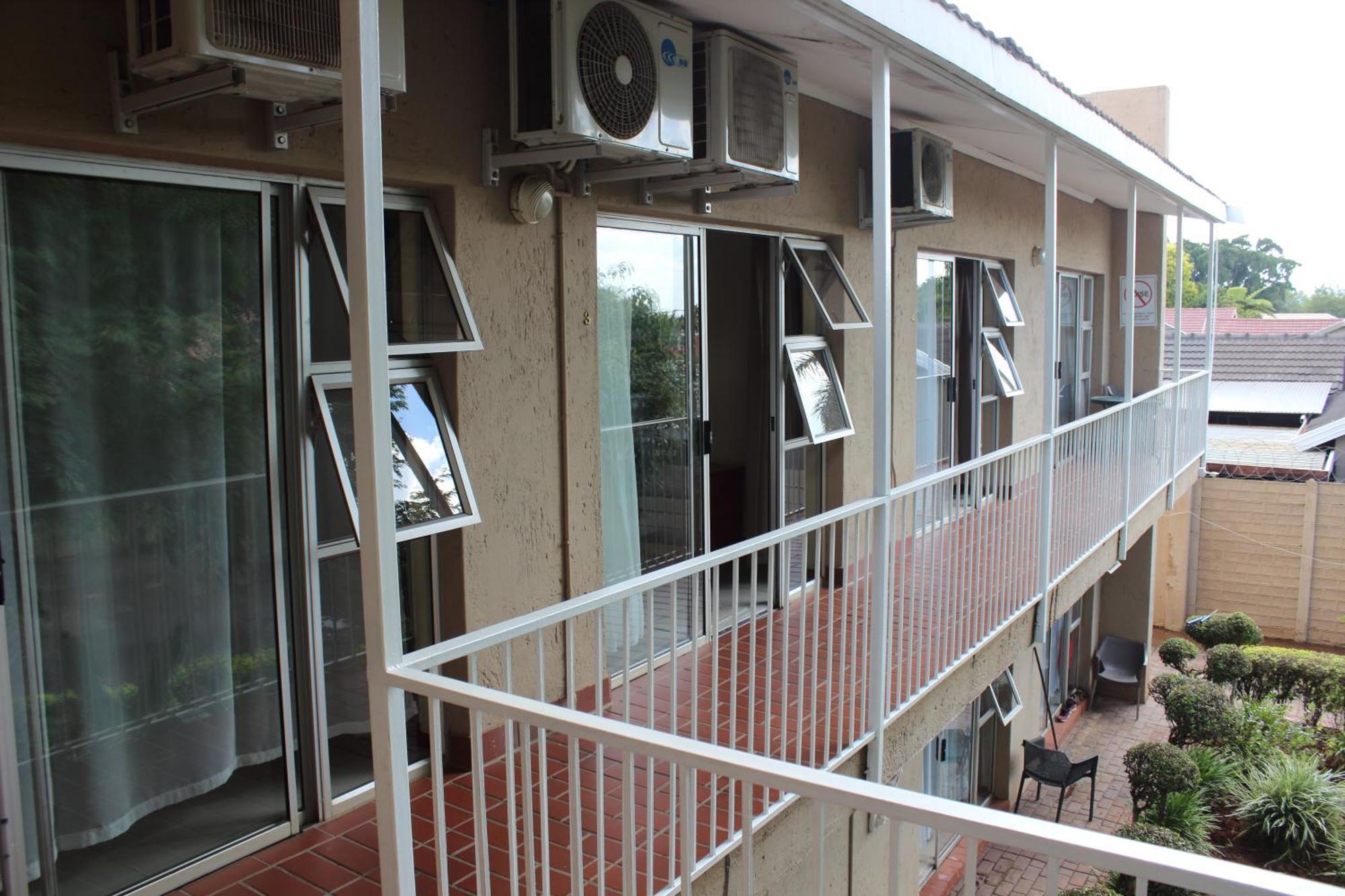 Purple Olive Guest House Претория Екстериор снимка