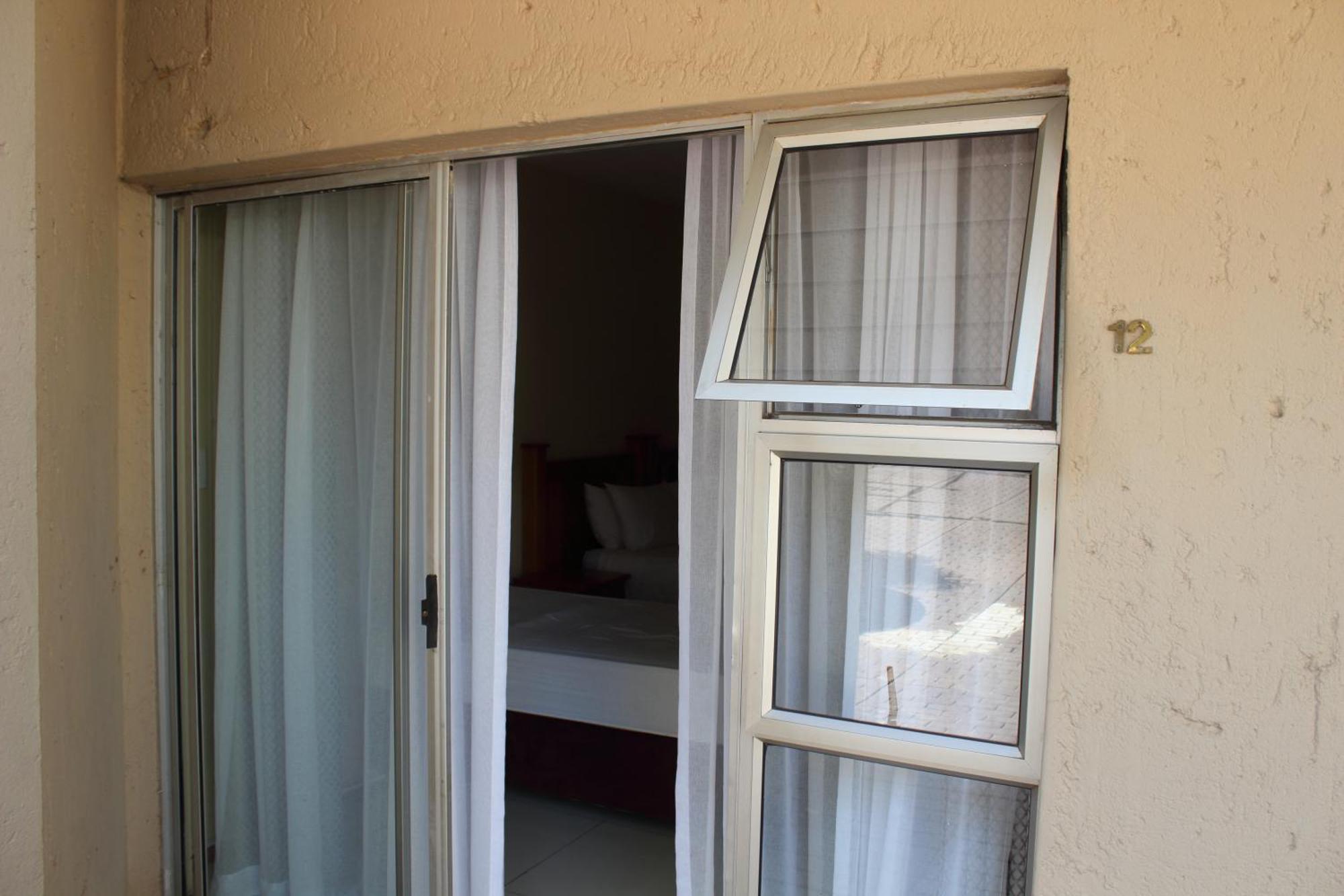 Purple Olive Guest House Претория Екстериор снимка