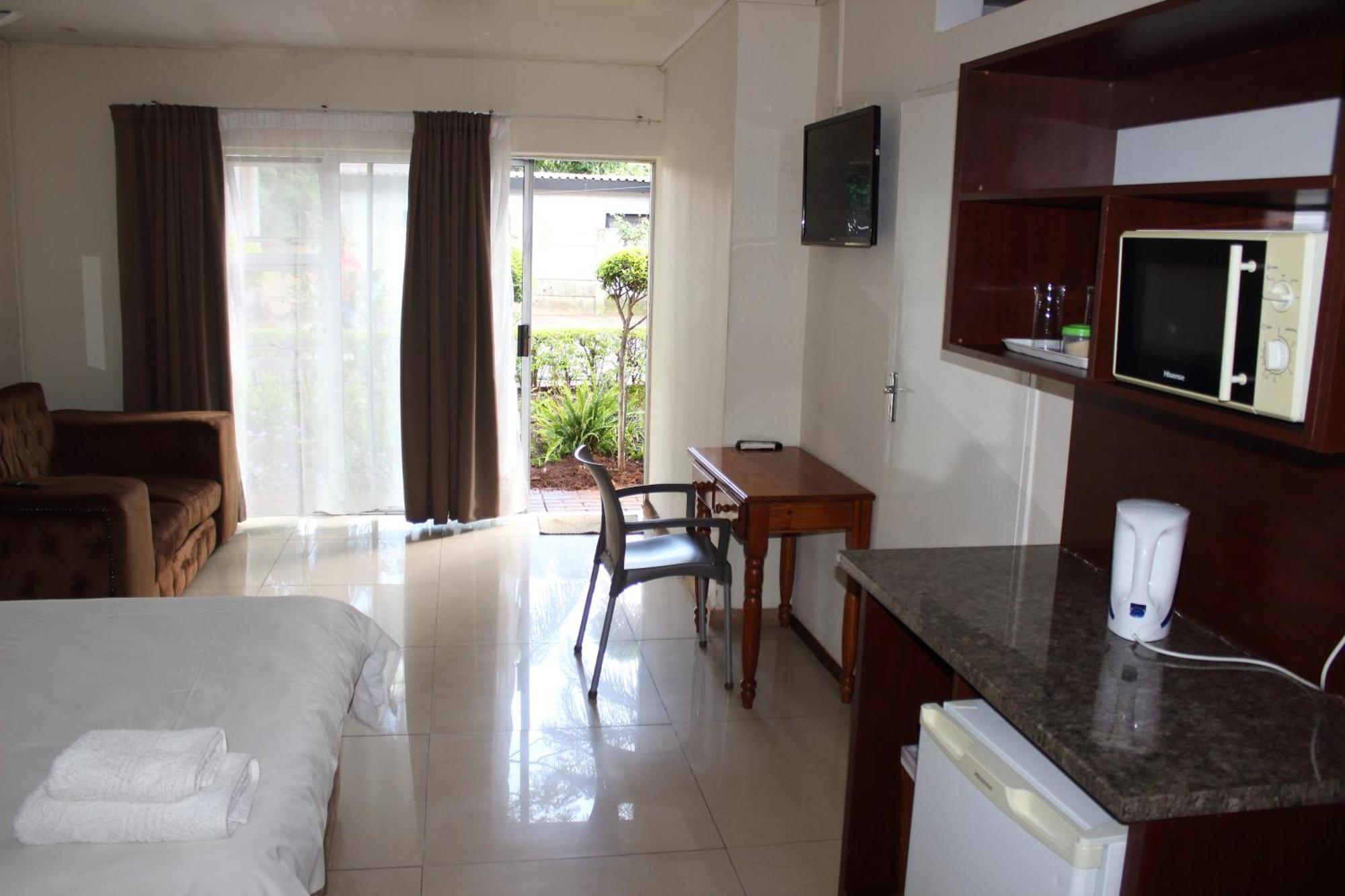 Purple Olive Guest House Претория Екстериор снимка